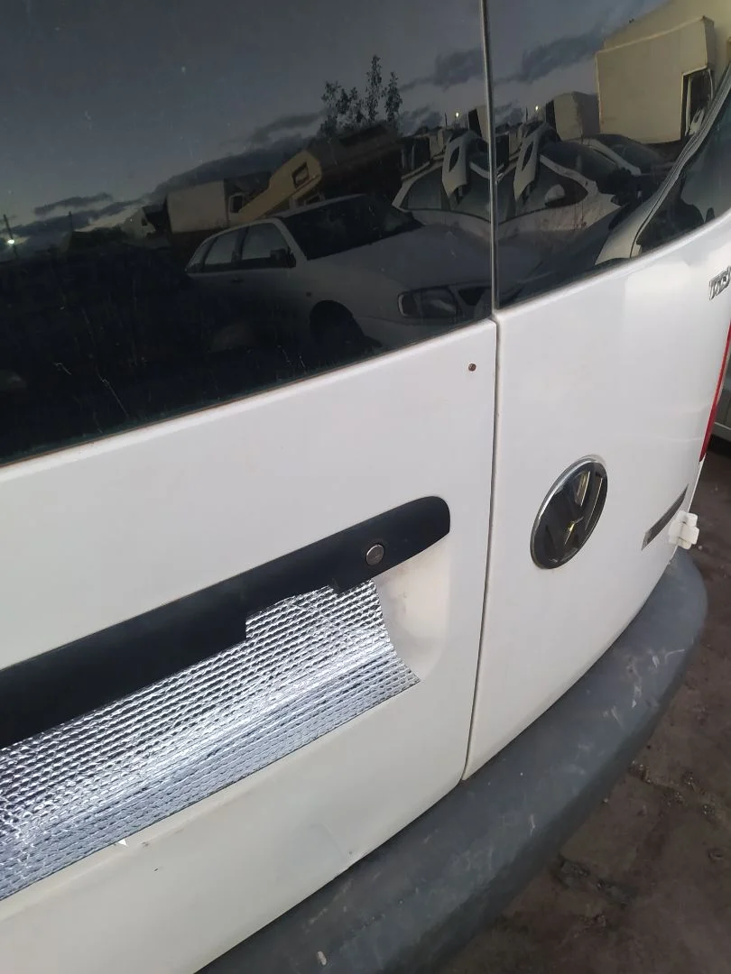 Foto de CERRADURA MALETERO / PORTON VOLKSWAGEN CADDY (2K)(02.2004) 1.9 TDI (105 CV / 77 KW)