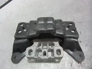 Foto de SOPORTE MOTOR IZQUIERDO VOLKSWAGEN GOLF VII BERLINA (BQ1/BE2) 1.6 TDI (116 CV / 85 KW) referencia 5Q0199555BG foto 5