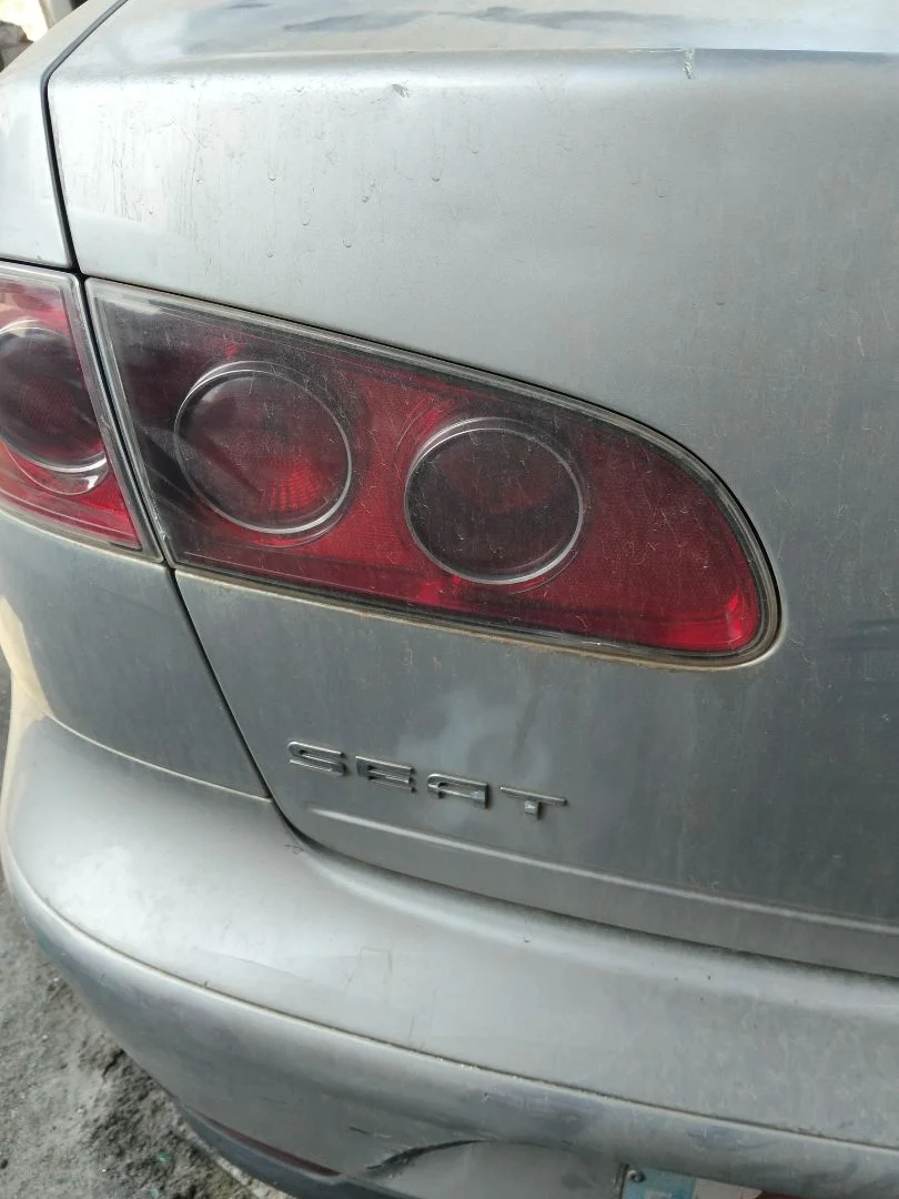 Foto de PILOTO TRASERO IZQUIERDO INTERIOR SEAT CORDOBA BERLINA (6L2) 1.9 SDI (64 CV / 47 KW)