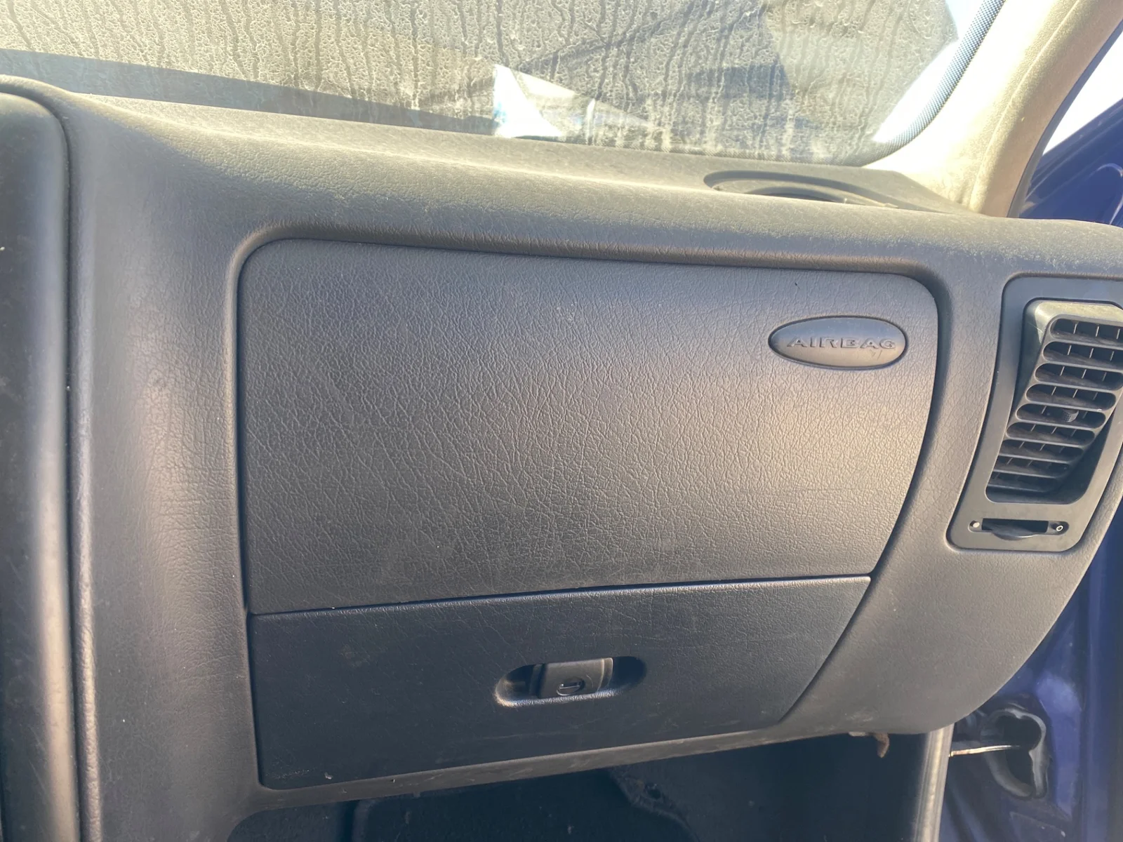 Foto de AIRBAG DELANTERO DERECHO VOLKSWAGEN POLO III (6N1) 1.4 (60 CV / 44 KW) referencia 6H0880202A FKZ