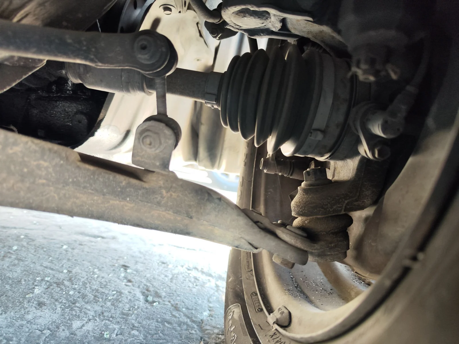 Foto de BRAZO SUSPENSION DELANTERO DERECHO TOYOTA COROLLA (E11) 2.0 Turbodiesel CAT (90 CV / 66 KW) referencia 4806913010