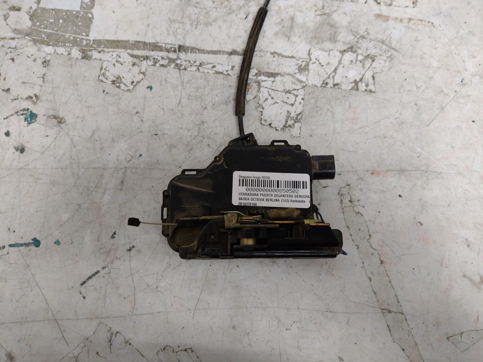 Foto de CERRADURA PUERTA DELANTERA DERECHA SKODA OCTAVIA BERLINA (1U2) 1.9 TDI (90 CV / 66 KW) referencia 3B1837016A