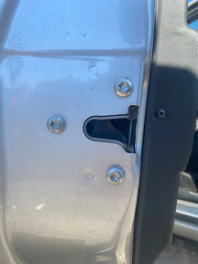 Foto de CERRADURA PUERTA DELANTERA IZQUIERDA OPEL ZAFIRA B 1.9 CDTI (120 CV / 88 KW) referencia 13210748