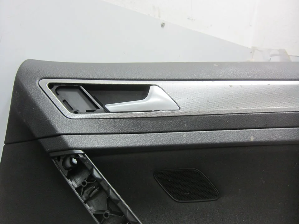 Foto de MANETA INTERIOR TRASERA DERECHA VOLKSWAGEN GOLF VII BERLINA (BQ1/BE2) 1.6 TDI (116 CV / 85 KW)