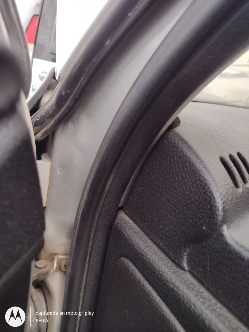 Foto de GOMAS CONTORNO PUERTA PEUGEOT 206 1.4 HDi (68 CV / 50 KW)