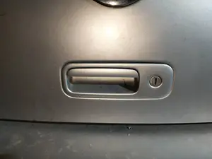 Foto de MANETA EXTERIOR MALETERO / PORTON VOLKSWAGEN GOLF IV BERLINA (1J1)(10.1997)