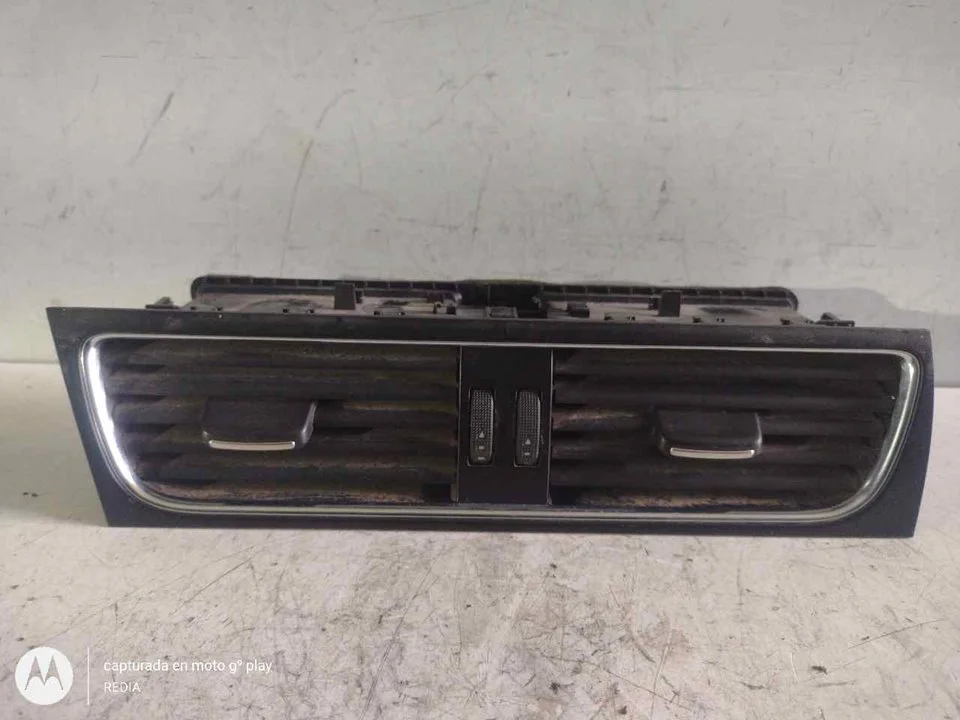Foto de REJILLA AIREADORA AUDI A4 AVANT (8K5) 2.0 16V TDI (143 CV / 105 KW) referencia 8T1820951B
