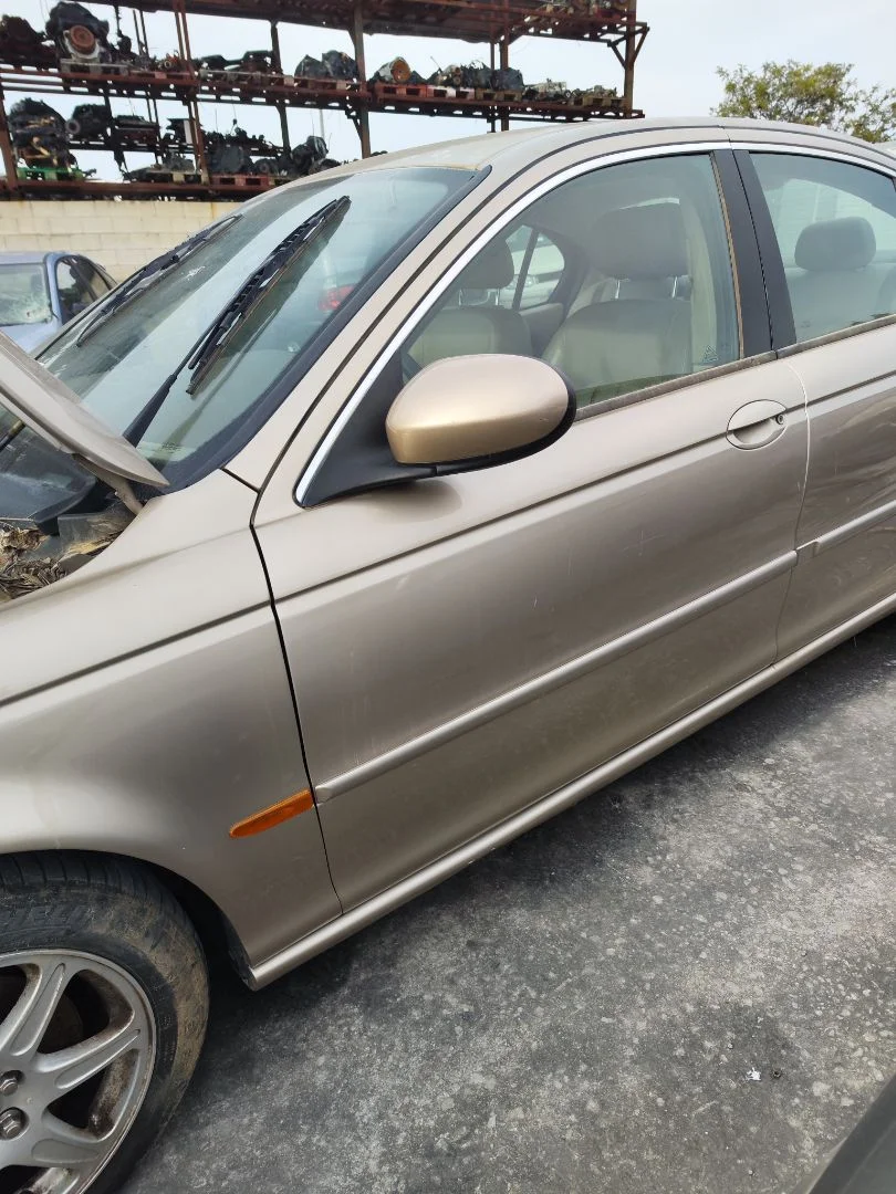 Foto de PUERTA DELANTERA IZQUIERDA JAGUAR X-TYPE 2.1 V6 24V CAT (156 CV / 115 KW)