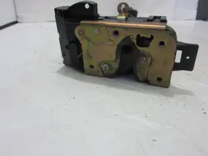 Foto de CERRADURA PUERTA DELANTERA DERECHA FORD FOCUS BERLINA (CAK) 1.8 TDCi Turbodiesel CAT (116 CV / 85 KW) referencia 924033000 foto 4