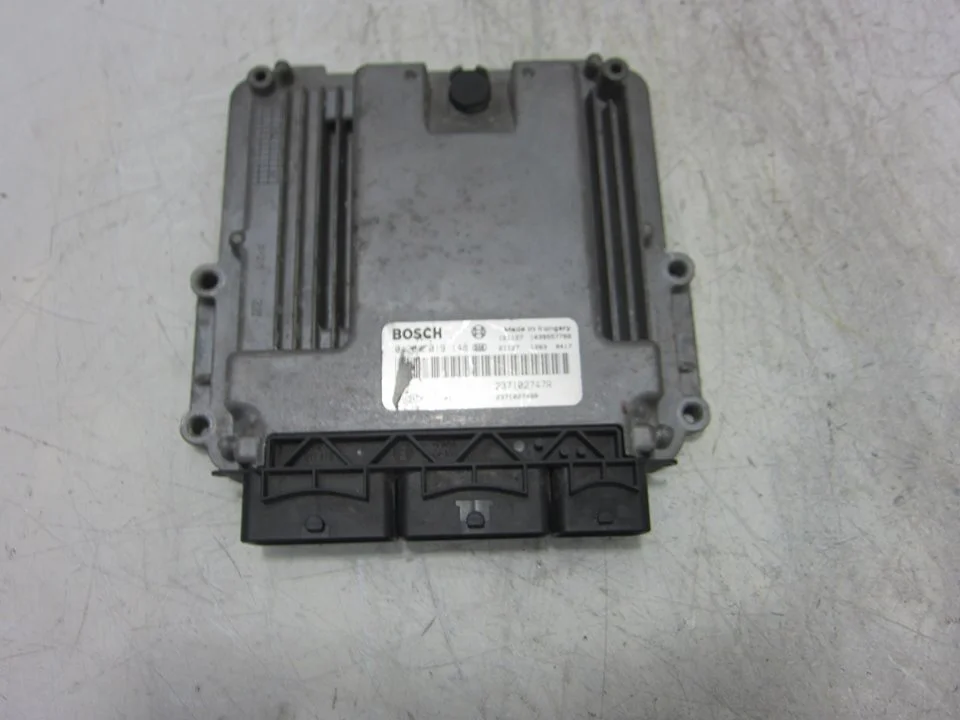 Foto de CENTRALITA MOTOR UCE RENAULT CLIO IV 1.5 dCi Diesel FAP (90 CV / 66 KW) referencia 237102747R
