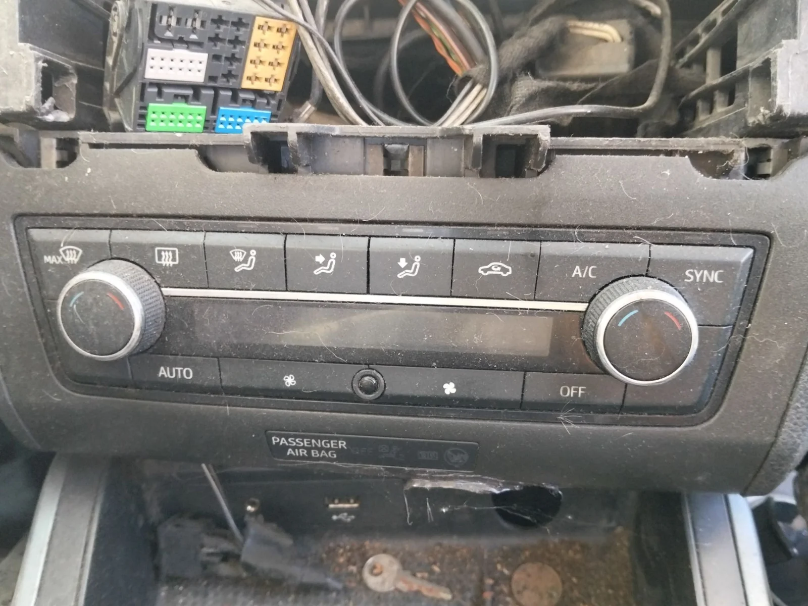 Foto de MANDO CALEFACCION / AIRE ACONDICIONADO SEAT ARONA (KJ) 1.6 TDI (116 CV / 85 KW) referencia 6F1820045K YMS