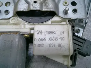 Foto de ELEVALUNAS DELANTERO IZQUIERDO OPEL VECTRA C BERLINA 2.0 DTI (101 CV / 74 KW) referencia 9178987 foto 4