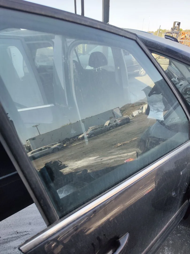 Foto de LUNA DELANTERA DERECHA CITROEN GRAND C4 PICASSO 1.6 16V HDi FAP (109 CV / 80 KW) referencia 9806025980