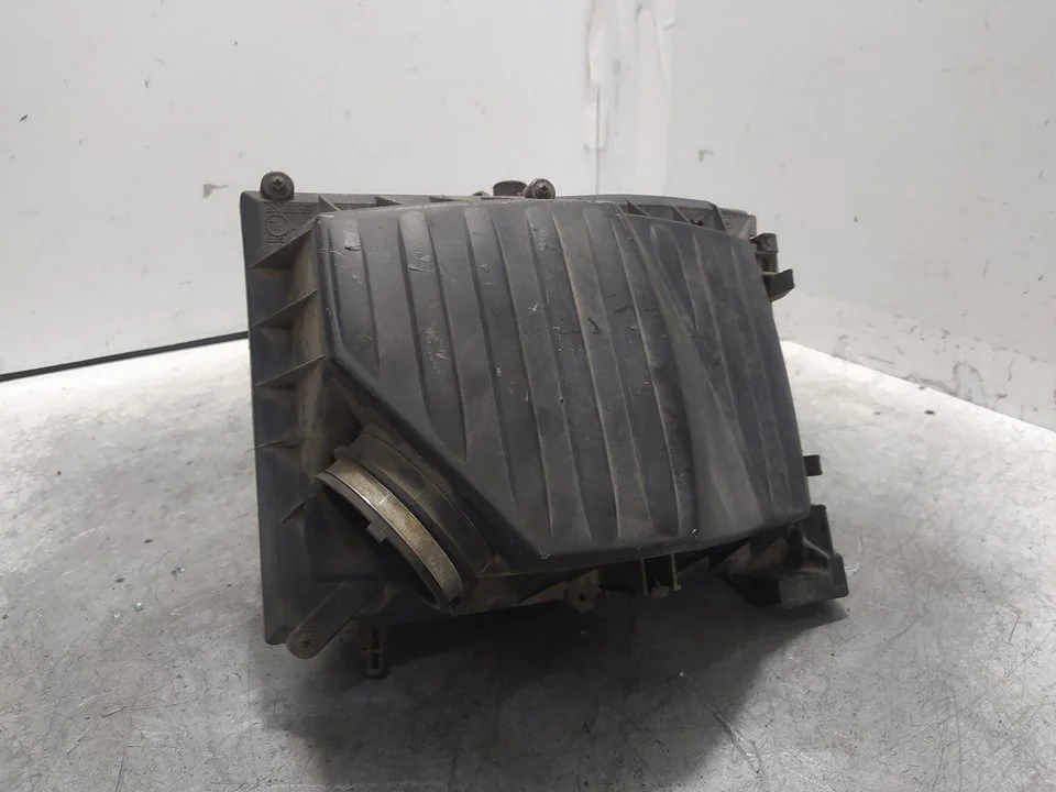 Foto de CAJA FILTRO AIRE OPEL CORSA C 1.7 16V DI CAT (Y 17 DTL / LK8) (65 CV / 48 KW) referencia 9129768