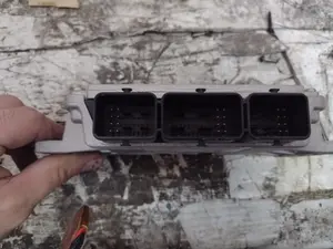 Foto de CENTRALITA MOTOR UCE CITROEN C5 BERLINA 2.2 HDi FAP CAT (4HX / DW12ED4) (133 CV / 98 KW) referencia 9650623180 foto 3