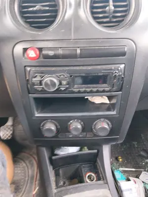 Foto de CONSOLA CENTRAL SEAT CORDOBA BERLINA (6L2) 1.9 SDI (64 CV / 47 KW)