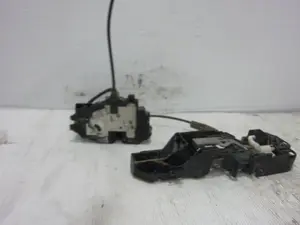 Foto de CERRADURA PUERTA TRASERA DERECHA RENAULT SCENIC III (JZ) 1.6 dCi Diesel FAP (131 CV / 96 KW) referencia 825020033R