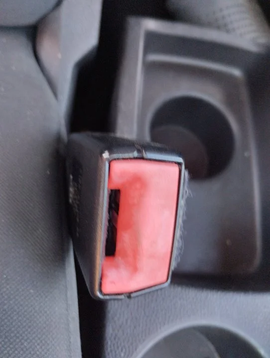 Foto de ENGANCHE CINTURON DELANTERO DERECHO FORD FIESTA (CNN) 1.5 TDCi CAT (75 CV / 55 KW) referencia 34141877