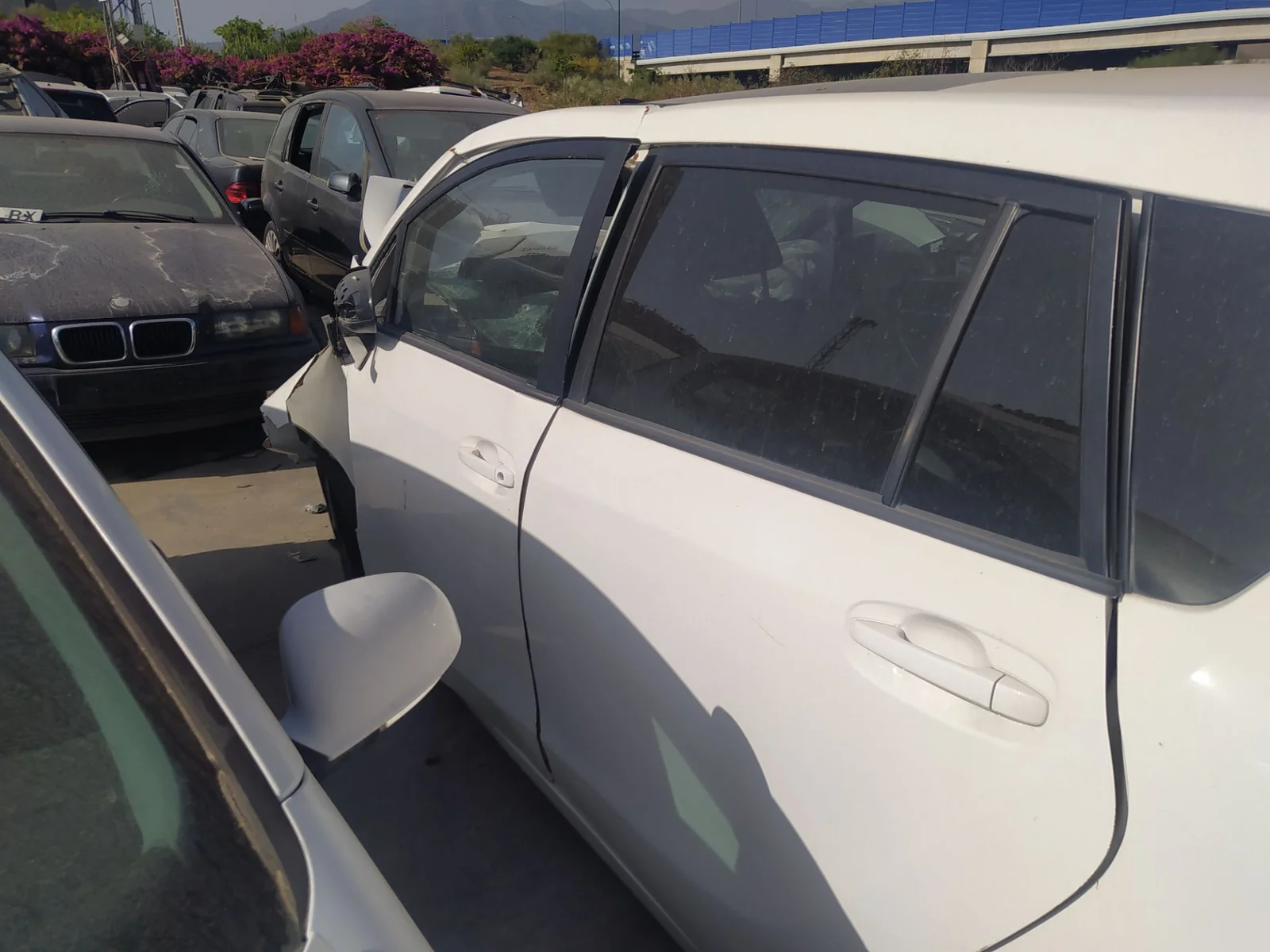 Foto de PUERTA TRASERA IZQUIERDA TOYOTA VERSO (AUR2/ZGR2) 1.6 D-4D CAT (112 CV / 82 KW) referencia 670040F040