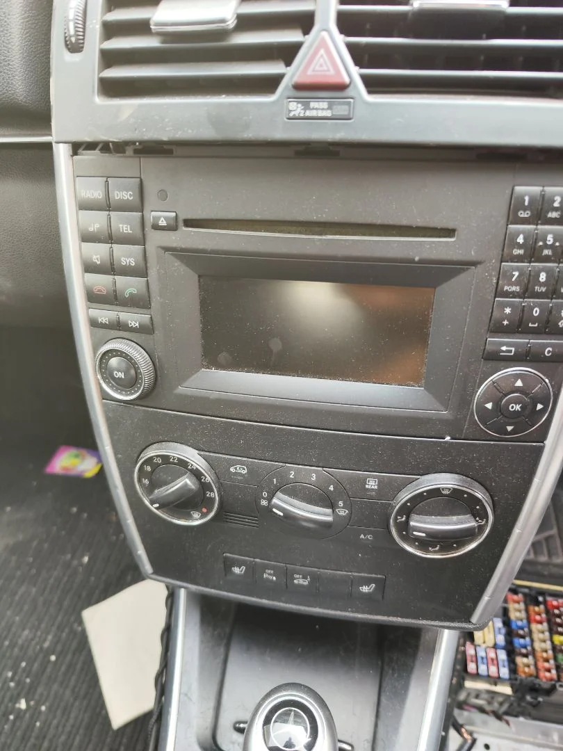 Foto de SISTEMA AUDIO / RADIO CD MERCEDES-BENZ CLASE B (BM 245) 2.0 CDI CAT (109 CV / 80 KW)
