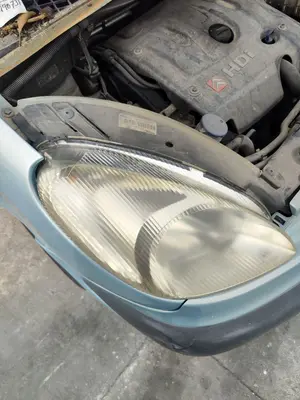 Foto de FARO DERECHO CITROEN XSARA PICASSO 2.0 HDi CAT (RHY / DW10TD) (90 CV / 66 KW) foto 2