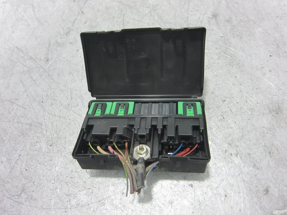 Foto de CAJA RELES / FUSIBLES CITROEN C3 1.4 HDi (68 CV / 50 KW) referencia 9632229480