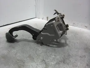 Foto de PEDAL EMBRAGUE PEUGEOT 208 1.2 12V e-VTi / PureTech (81 CV / 60 KW) referencia 9683756680 foto 4