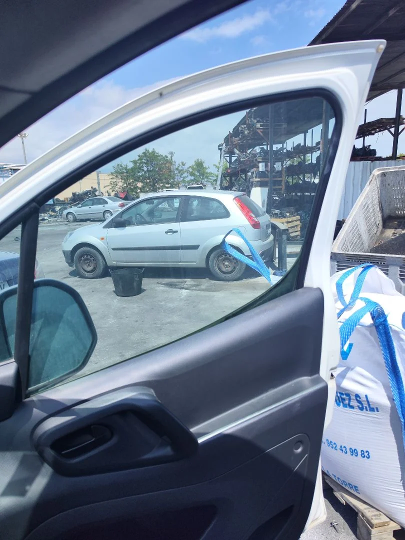 Foto de LUNA DELANTERA DERECHA CITROEN BERLINGO FURGÓN 1.6 16V HDi FAP (90 CV / 66 KW) referencia 9202L6