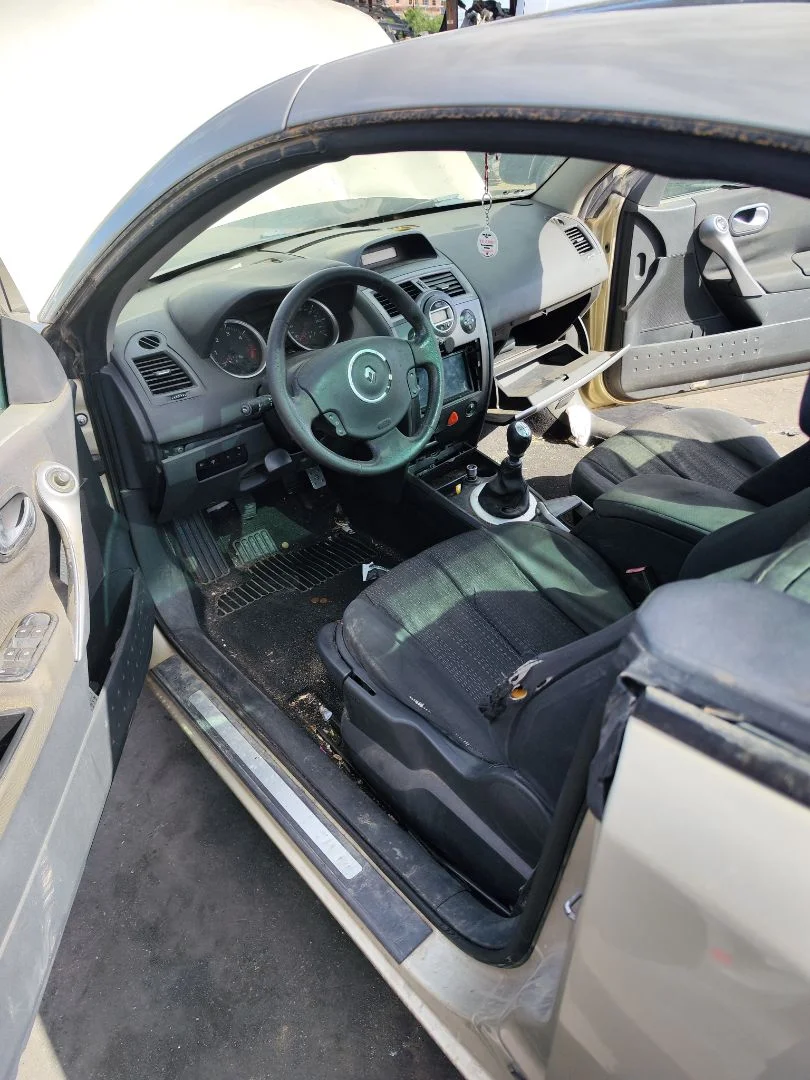Foto de GOMAS CONTORNO PUERTA RENAULT MEGANE II COUPE/CABRIO 1.5 dCi Diesel (106 CV / 78 KW)