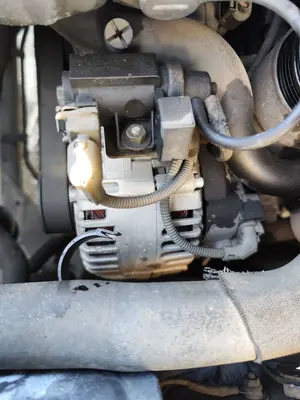 Foto de ALTERNADOR BMW SERIE 3 BERLINA (E90) 2.0 16V Diesel (163 CV / 120 KW)