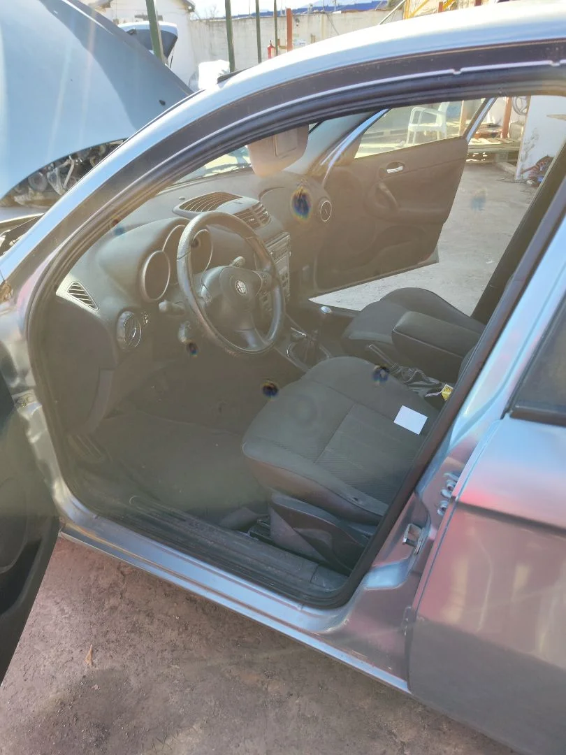 Foto de GOMAS CONTORNO PUERTA ALFA ROMEO 147 (190) 1.9 JTD CAT (110 CV / 81 KW)