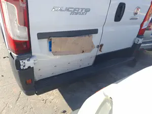 Foto de PARAGOLPES TRASERO FIAT DUCATO 3 MAXI FURGÓN TS 35 (295) 2.3 JTD CAT (148 CV / 109 KW) referencia 735423238 foto 2