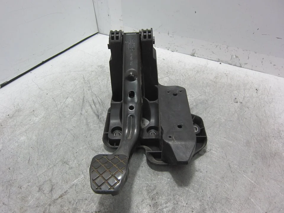 Foto de PEDAL FRENO SEAT IBIZA BERLINA (6J5) 1.2 TSI (86 CV / 63 KW) referencia 6R1721115A