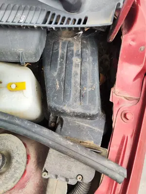 Foto de CAJA RELES / FUSIBLES OPEL CORSA C 1.2 16V CAT (Z 12 XEP / LB4) (80 CV / 59 KW)