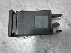 Foto de INTERRUPTOR VOLKSWAGEN PASSAT BERLINA (3B2) 1.9 TDI (116 CV / 85 KW) referencia 3B0959621B foto 2