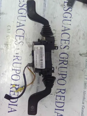 Foto de MANDO LUCES OPEL VECTRA B BERLINA 2.0 DTI (101 CV / 74 KW) referencia 6240032 foto 4