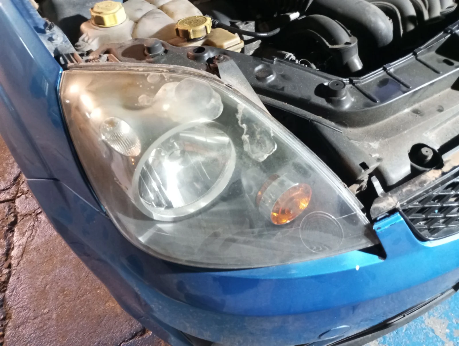 Foto de FARO DERECHO FORD FIESTA (CBK) 1.25 16V CAT (69 CV / 51 KW) referencia 1320348