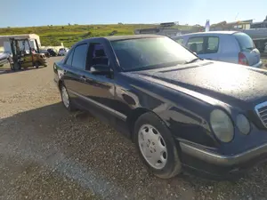 Foto de REFUERZO PARAGOLPES DELANTERO MERCEDES-BENZ CLASE E (BM 210) BERLINA 2.7 CDI 20V CAT (170 CV / 125 KW)