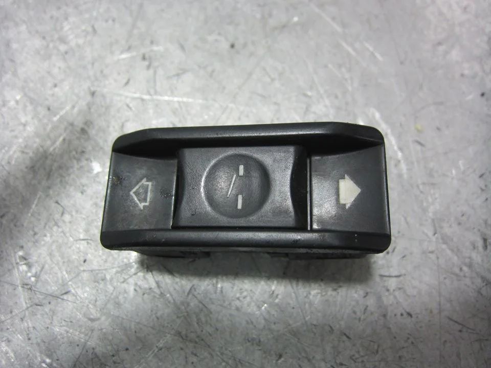Foto de INTERRUPTOR BMW SERIE 3 BERLINA (E46) 3.0 24V Turbodiesel CAT (184 CV / 135 KW) referencia 61318352182