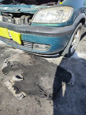 Foto de PARAGOLPES DELANTERO OPEL ZAFIRA A 2.0 DTI (101 CV / 74 KW) foto 5