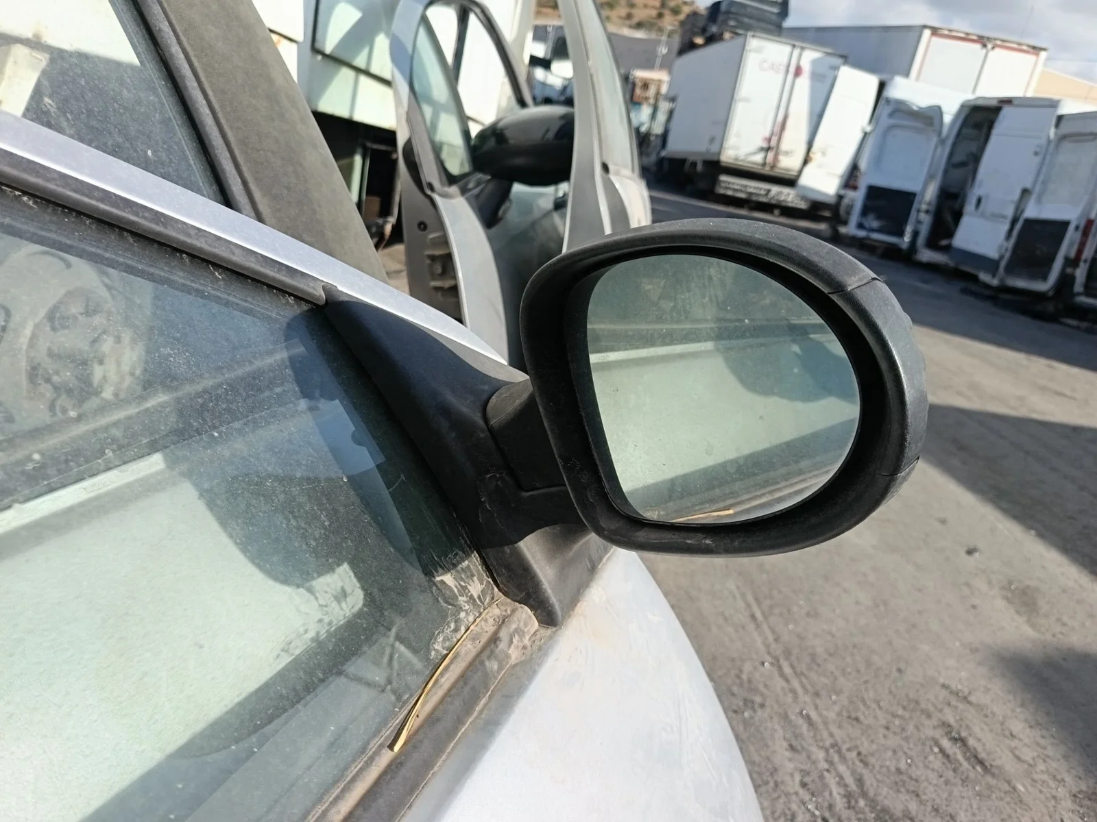 Foto de RETROVISOR DERECHO RENAULT TWINGO II 1.5 dCi Diesel (64 CV / 47 KW)