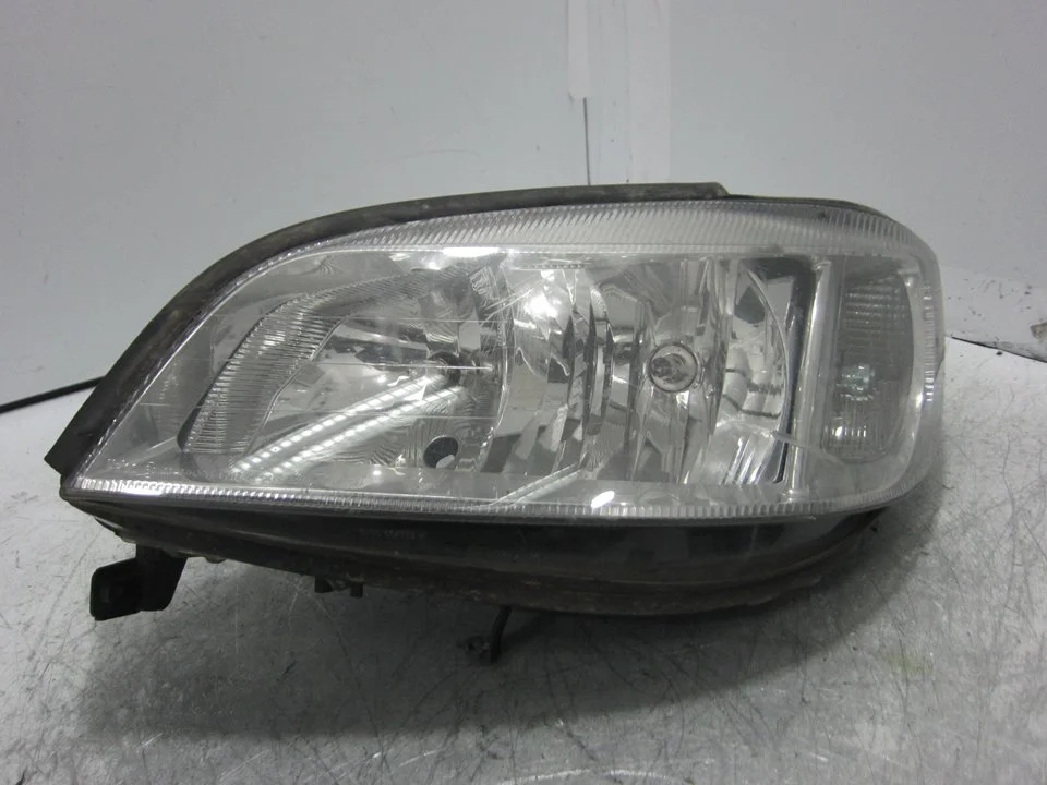 Foto de FARO IZQUIERDO OPEL ZAFIRA A referencia 90582021