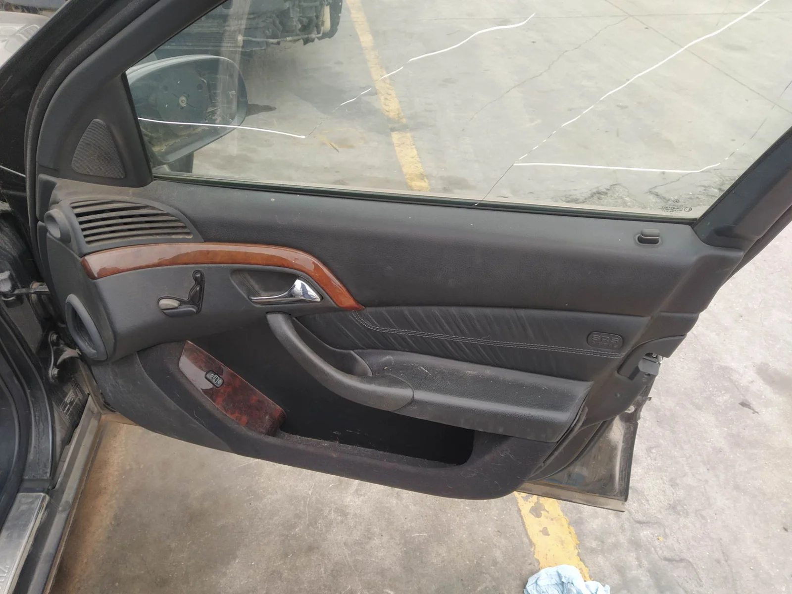 Foto de CERRADURA PUERTA DELANTERA DERECHA MERCEDES-BENZ CLASE S (BM 220) BERLINA 3.2 CDI CAT (197 CV / 145 KW) referencia A2207201635