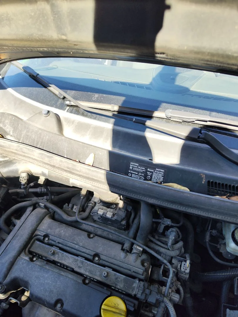 Foto de BRAZO LIMPIA DELANTERO DERECHO OPEL CORSA D 1.2 16V CAT (Z 12 XEP / LB4) (80 CV / 59 KW)