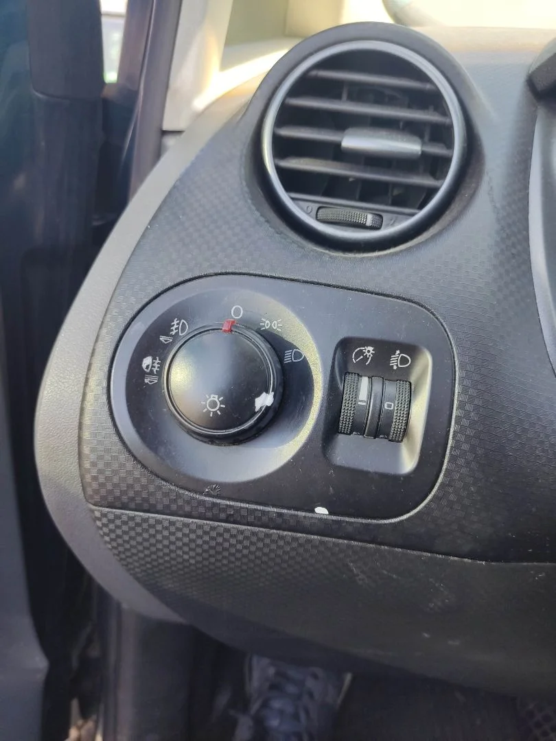 Foto de MANDO LUCES SEAT ALTEA (5P1) 2.0 TDI (140 CV / 103 KW) referencia 1K0953513E 9B9