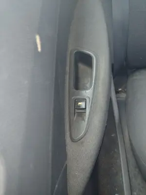 Foto de MANDO ELEVALUNAS TRASERO DERECHO PEUGEOT 308 1.6 16V HDi (90 CV / 66 KW)