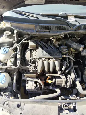 Foto de MOTOR COMPLETO AUDI A3 (8L) 1.6 (102 CV / 75 KW) referencia AVU foto 3