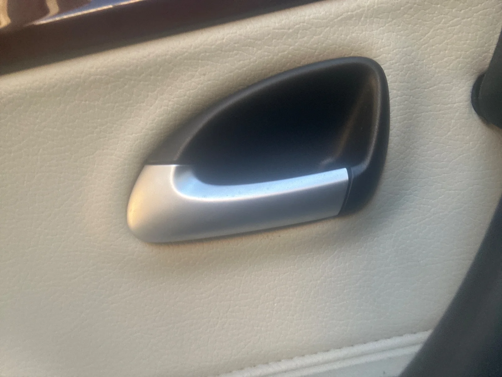 Foto de MANETA INTERIOR TRASERA IZQUIERDA SAAB 9-3 BERLINA 1.9 TiD CAT (150 CV / 110 KW)