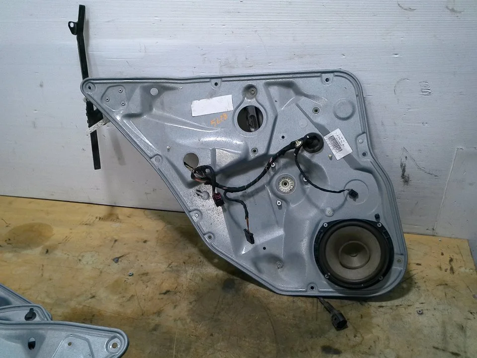 Foto de ELEVALUNAS TRASERO IZQUIERDO SEAT IBIZA (6L1) 1.9 TDI (101 CV / 74 KW) referencia 6L4839755M