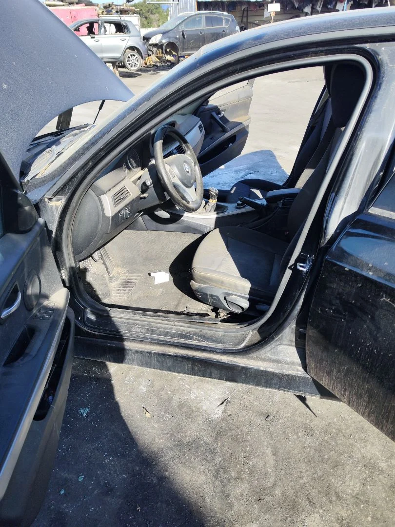Foto de GOMAS CONTORNO PUERTA BMW SERIE 3 BERLINA (E90) 2.0 16V Diesel (163 CV / 120 KW)